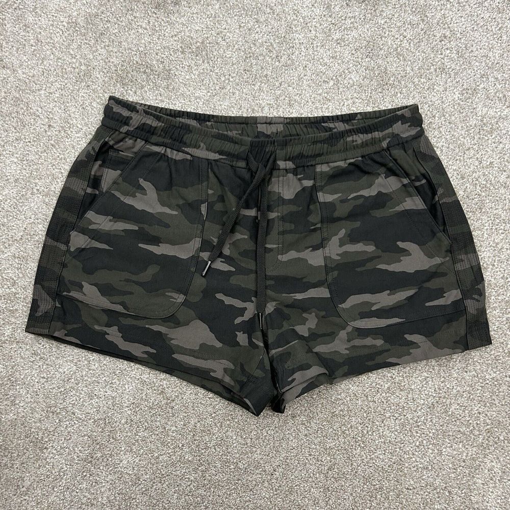 Athleta Farallon Women's Shorts Size‎ 12 All Over Camo